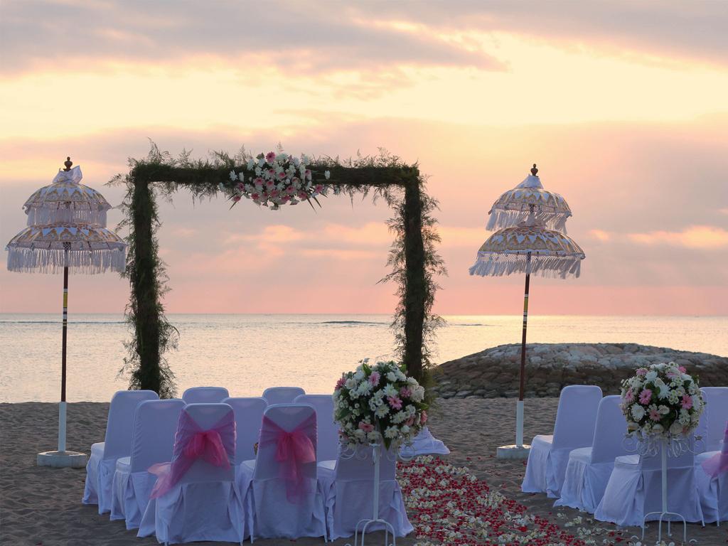 庫塔 宾当巴厘岛度假村酒店 外观 照片 A beach wedding in Phuket, Thailand